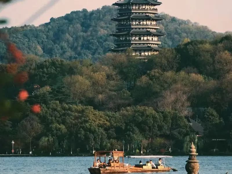 What Are the Top Things to Do at West Lake in Hangzhou?