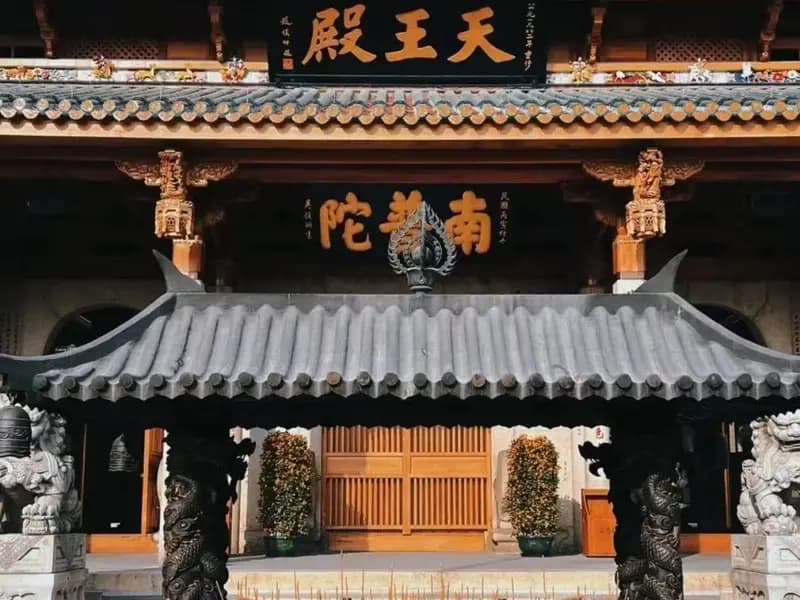 How to Experience Nanputuo Temple in Xiamen?