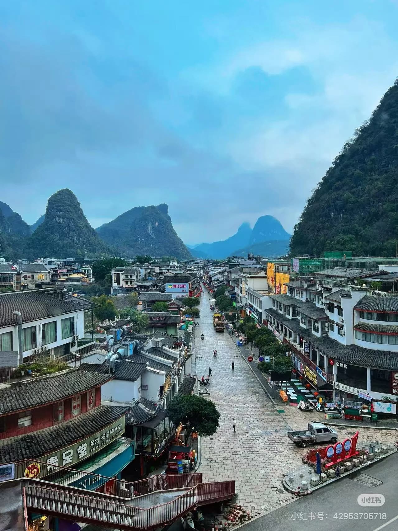 Yangshuo: West Street, Yulong River and Ten-Mile Gallery