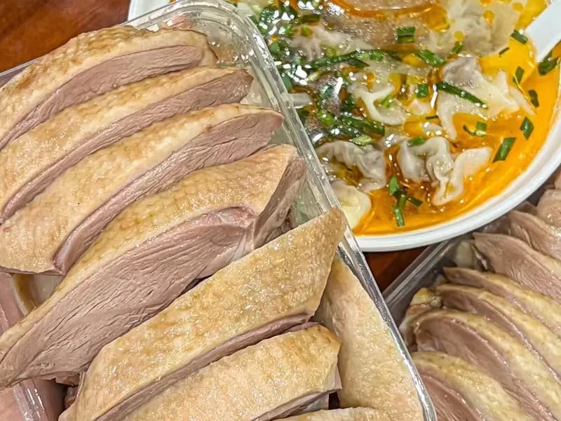 What Are the Best Nanjing Duck and Qinhuai Night Snacks?