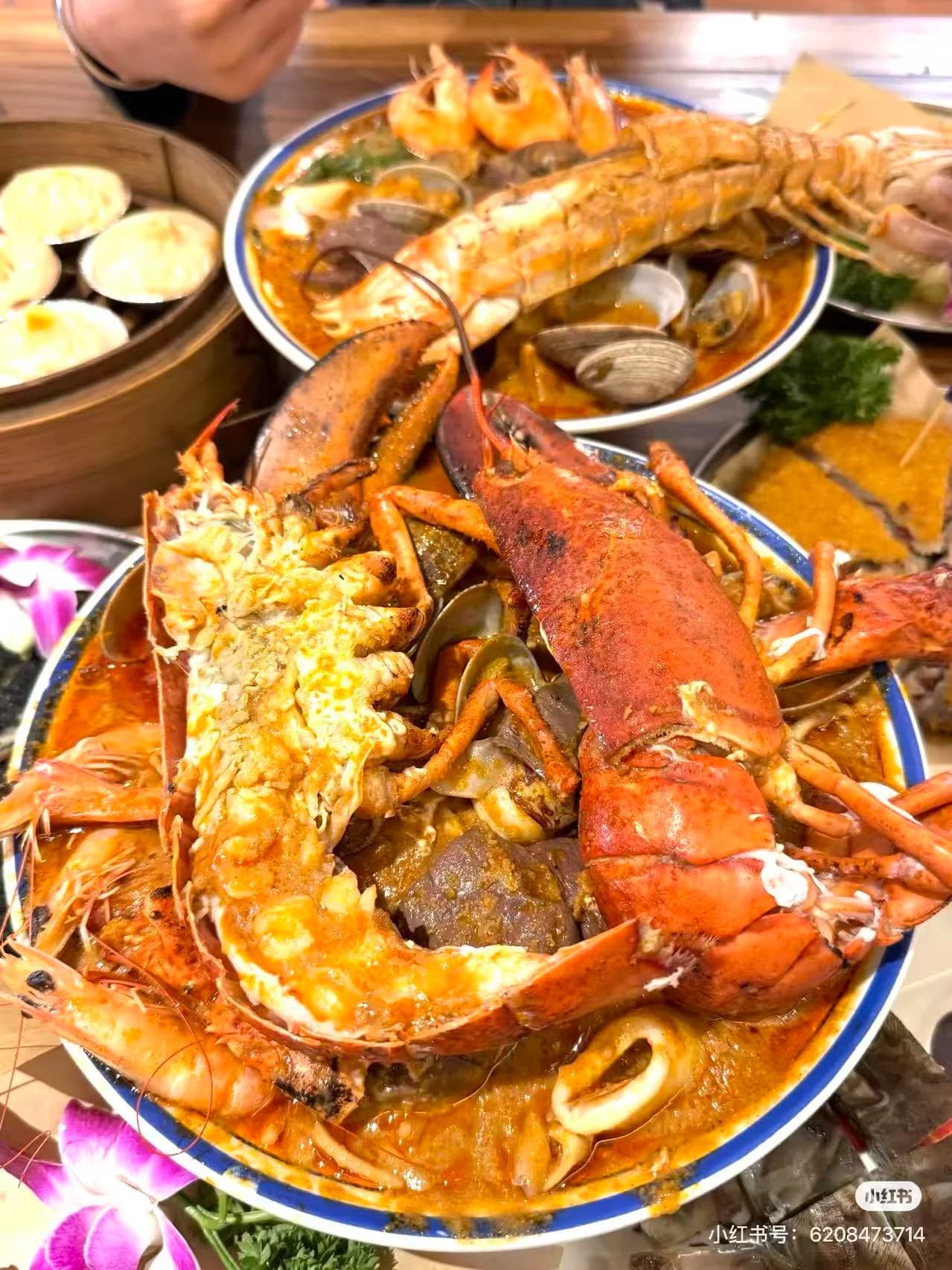 Steaming plates of fresh seafood and noodle dishes on iron griddles at Xiamen's busy morning market