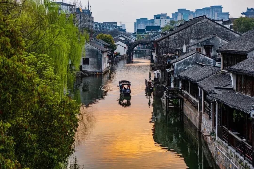 The rivers and stone bridges in the ancient water town of Jiangnan, the white walls and black tiles are reflected on the water.